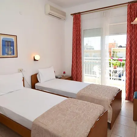 Triada يميناريا